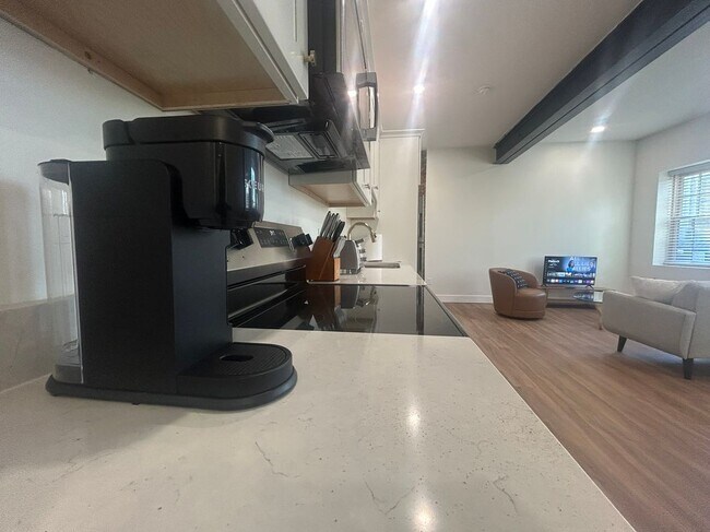 Building Photo - 110 Hotel St