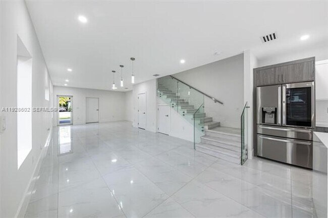 Building Photo - 3142 Carter St