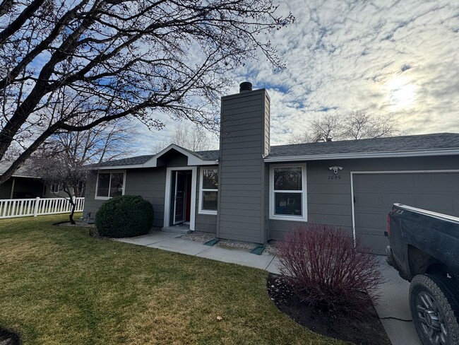 Building Photo - Renovated 2 bedroom 1 bathroom home