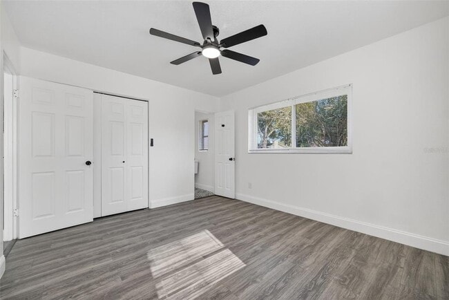 Building Photo - 3034 Touraine Ave