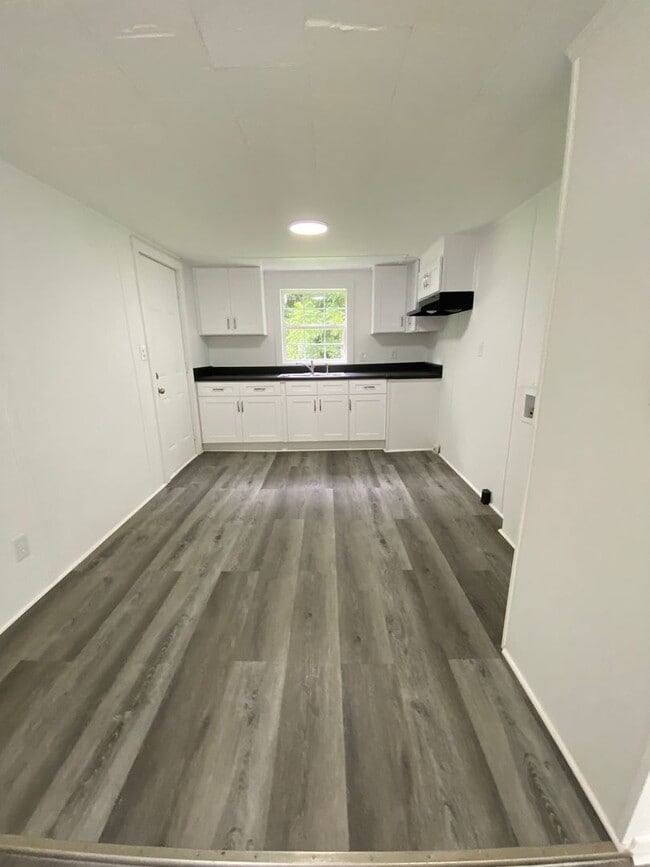 Building Photo - Newly remodeled home is located in Lancast...