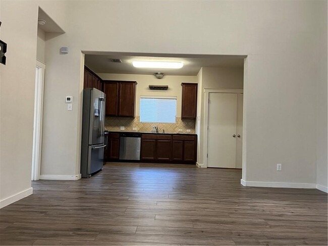 Building Photo - 2001 Faro Dr