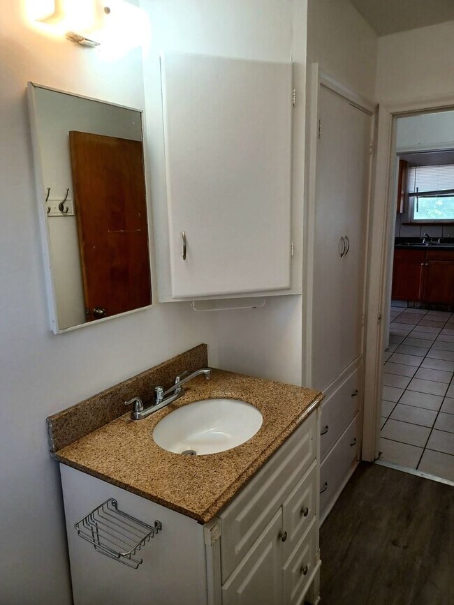 Building Photo - 1300 E Duplex