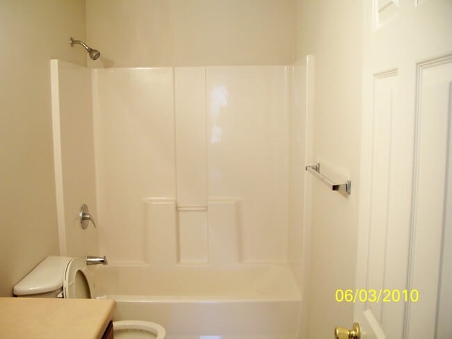 Building Photo - GET TWO WEEKS RENT FREE!