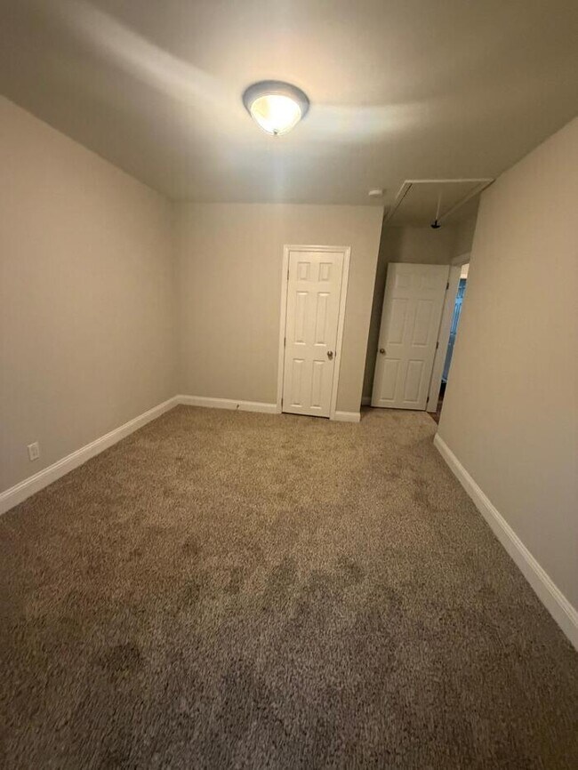 Building Photo - 3 Bedrooms 21212 Housing Voucher Accepted