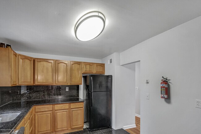 Building Photo - 200 Oakhurst Rd