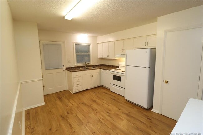 Building Photo - 6116 Deerwood Pl