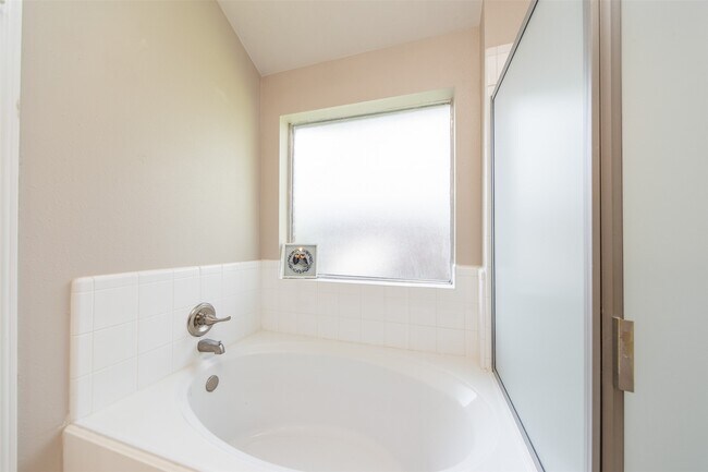 Building Photo - 3114 Glenwood Dr