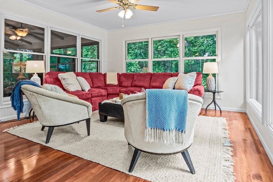 Building Photo - 723 Shorewood Cir