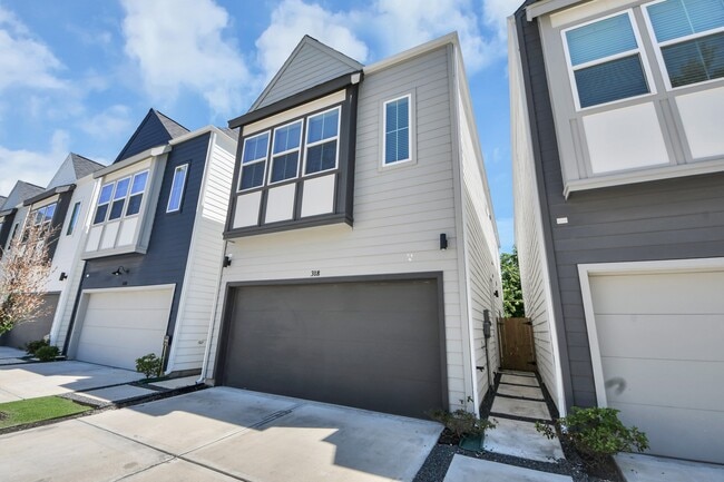 Building Photo - 318 Neyland St