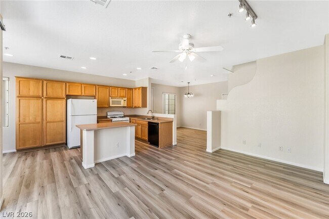 Building Photo - 6425 N Buttercup Creek St