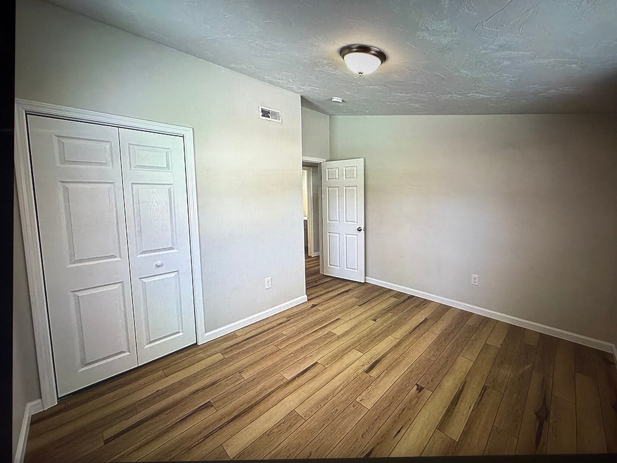 Bed 1 - 113 Paula Cir