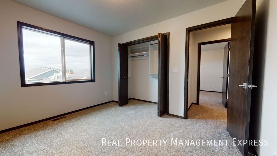 Building Photo - 4615 E Leubecher Pl