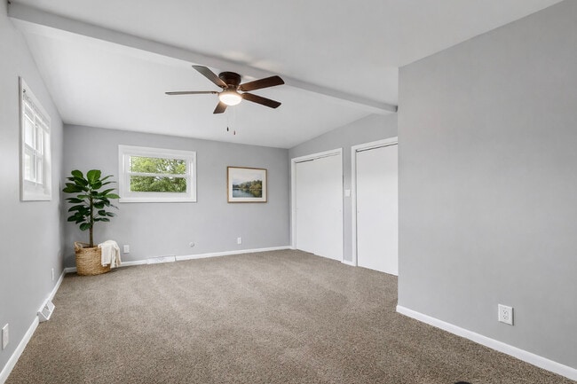 Building Photo - 725 S Spencer Rd