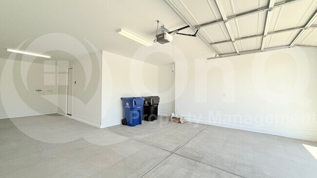 Building Photo - 3606 N 103rd Ave