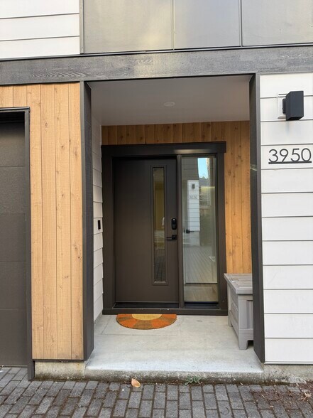 Building Photo - 3950 SE Gladstone St