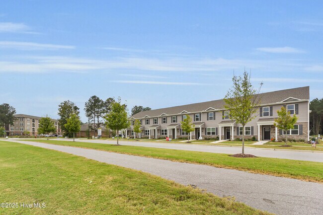 Building Photo - 2007 Clock Rd