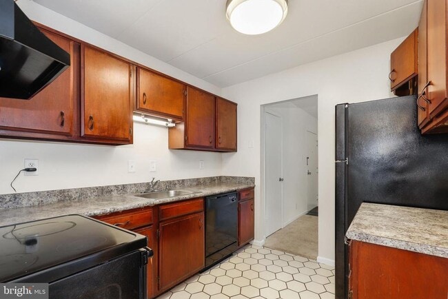 Building Photo - 6250 Edsall Rd
