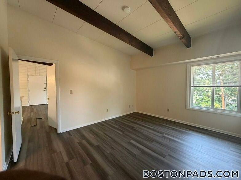 Building Photo - 14 Westgate Dr