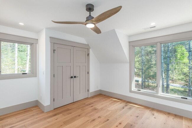 Building Photo - Stunning House w/ Amenities to Camp Lake J...