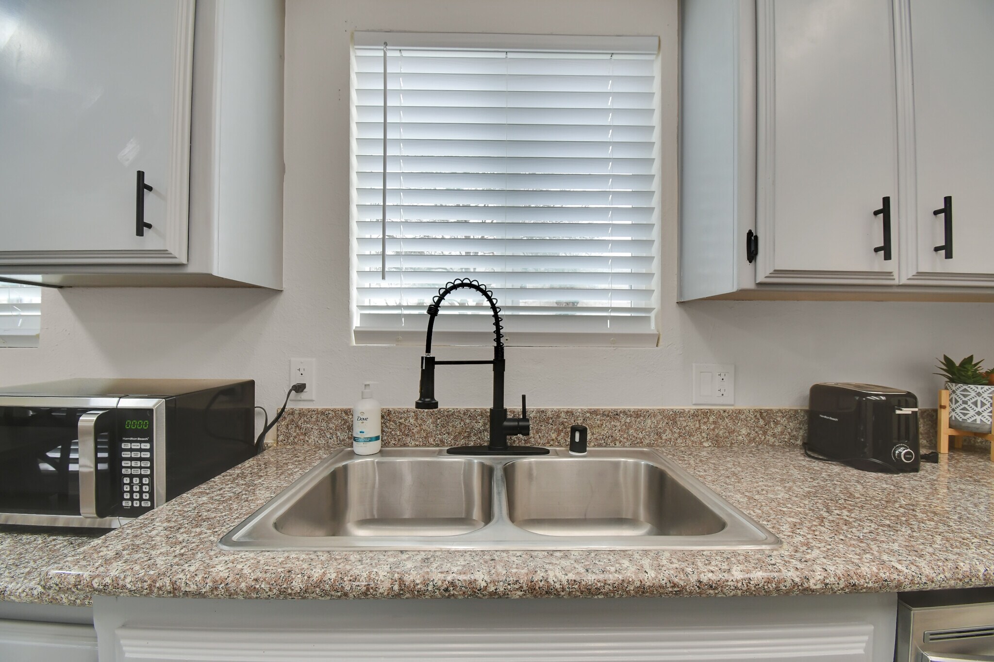 Building Photo - 1104 F St