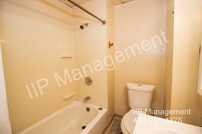 Building Photo - 2142 W 105th St