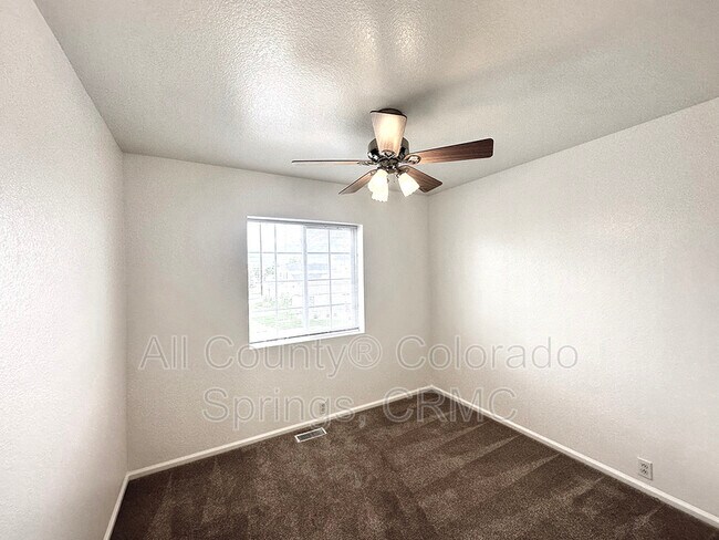 Building Photo - 5942 Vallecito Dr