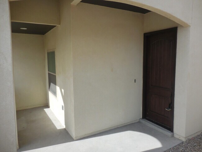 Building Photo - 213 Epsom Dr