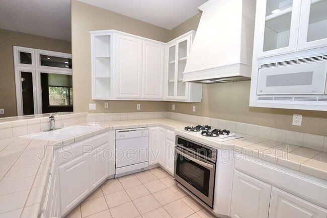 Building Photo - 4107 Ironwood Dr