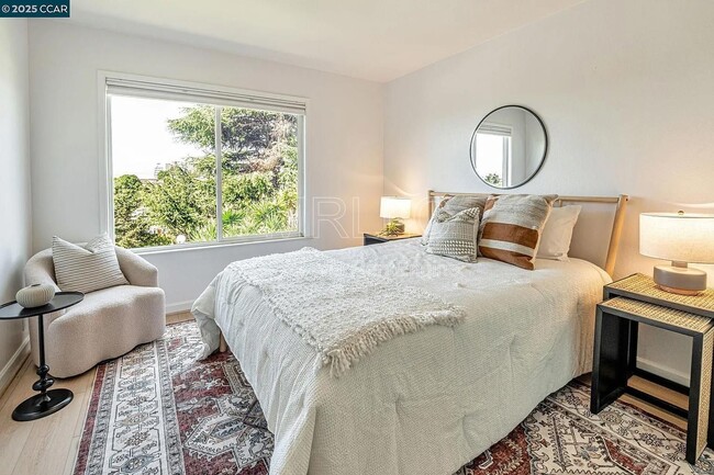 Building Photo - 233 Orange St