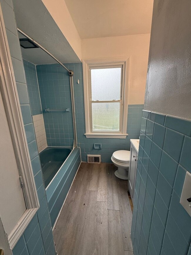 Building Photo - Maple Heigjts 3 bedroom Single Water/Sewer...