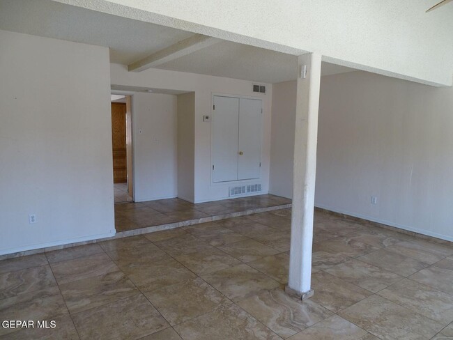 Building Photo - 5245 Roger Maris Dr