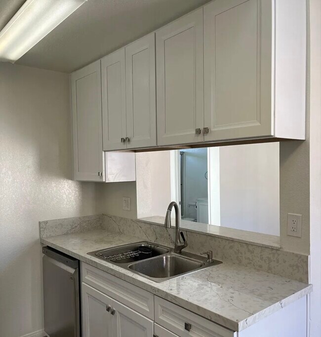 Kitchen - 4368 Marlborough Ave