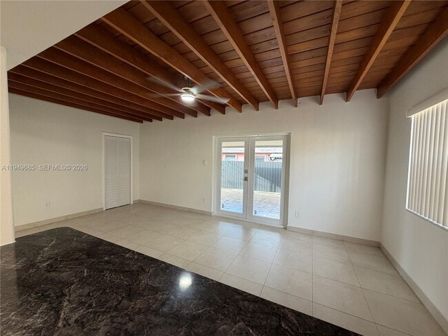 Building Photo - 425 E 17th St