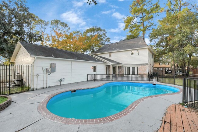 Building Photo - 3919 Fernglade Dr