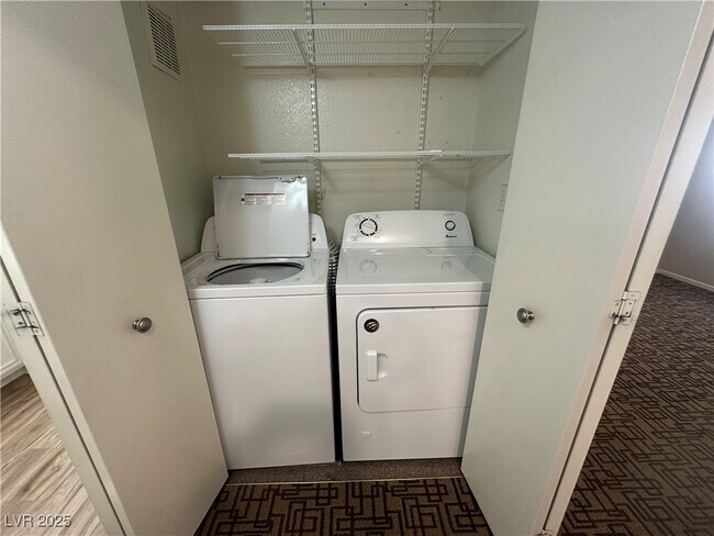 Building Photo - 1908 High Valley Ct