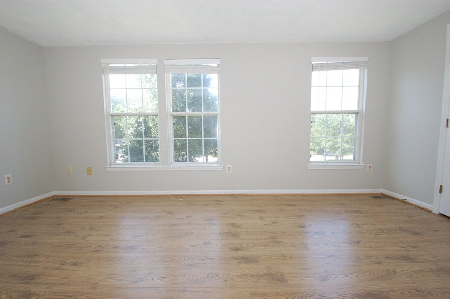 Second floor master bedroom -- 2 - 8916 Pembrook Woods