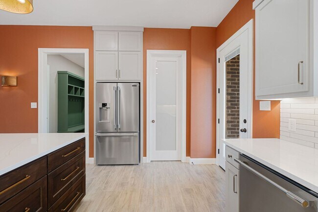 Building Photo - 405 Waggoner Ln