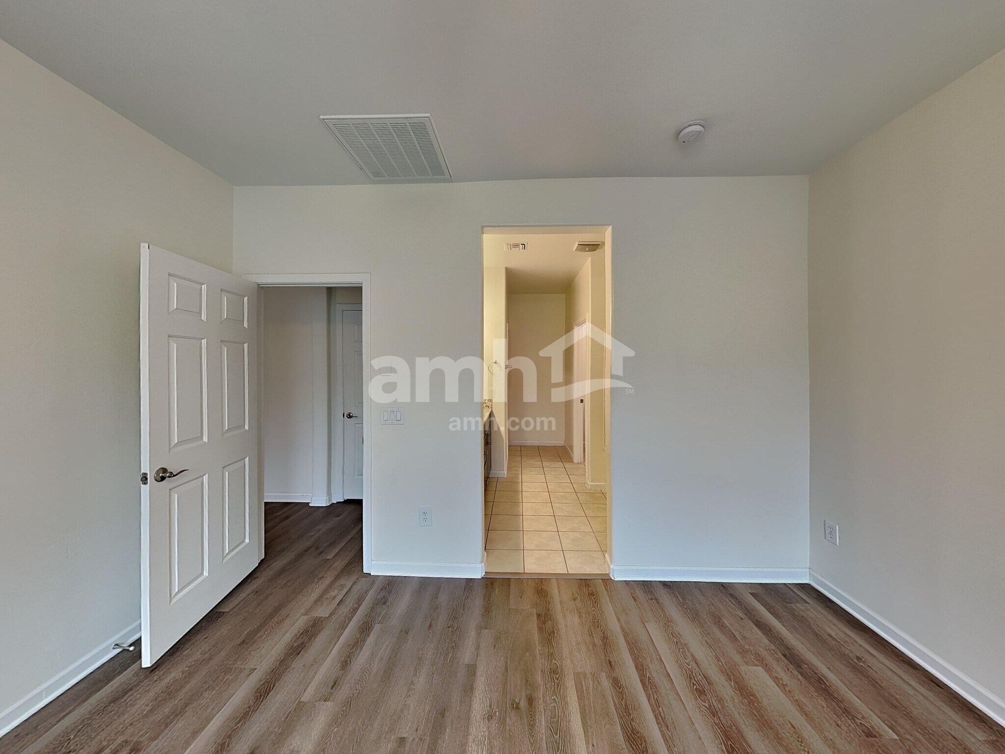 Building Photo - 10824 N Avenida Vallejo