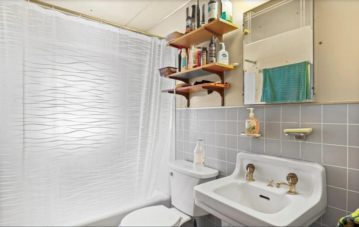Bathroom - 432 Oak St