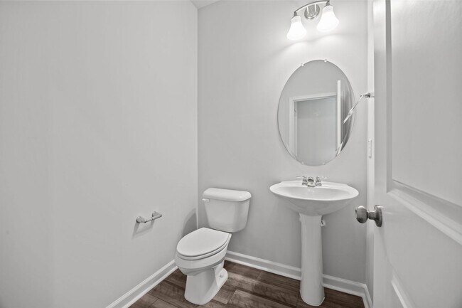 Building Photo - Raleigh Living Made Easy – 3BR Townhome w/ Amenities & Prime Location