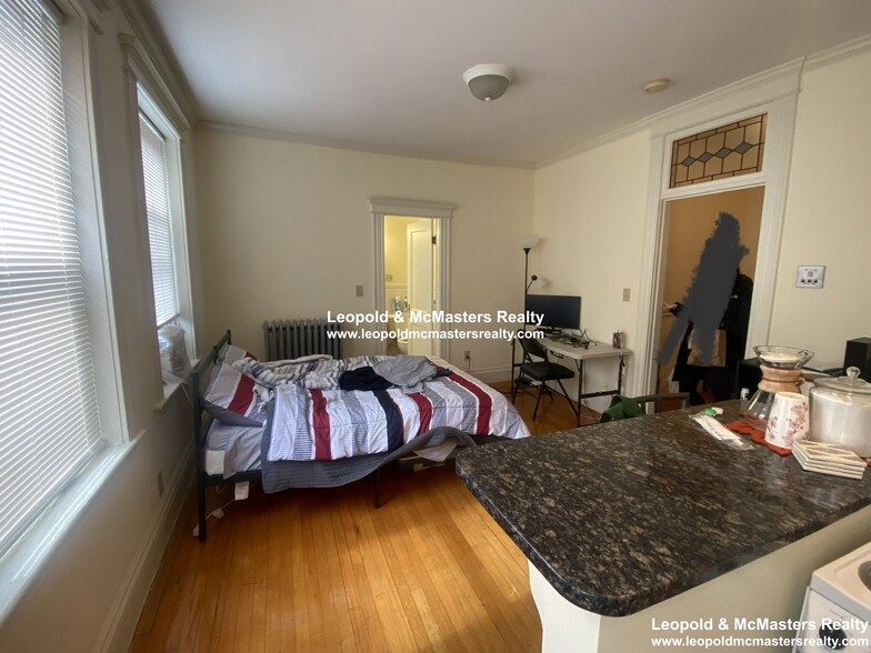 Building Photo - 48 Queensberry St
