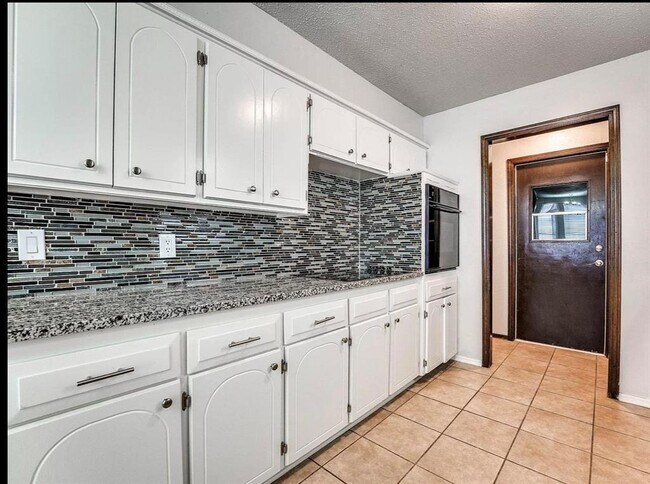Building Photo - 721 Claremont Dr