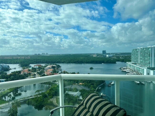 Building Photo - 16500 Collins Ave