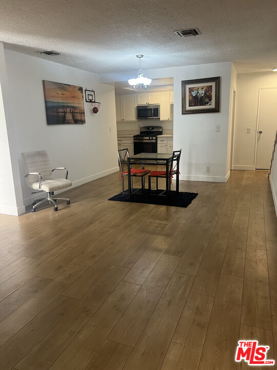 Building Photo - 931 New Depot St