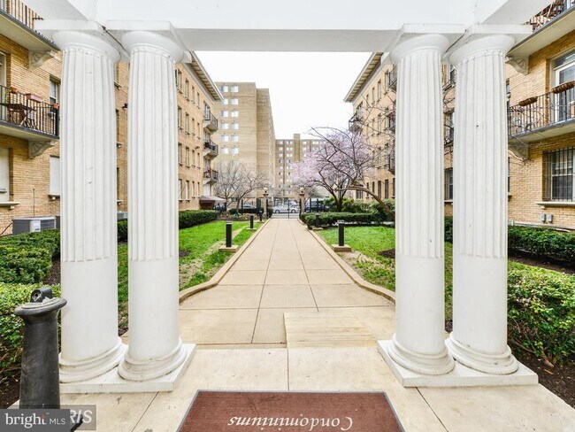 Building Photo - 1401 Columbia Rd NW