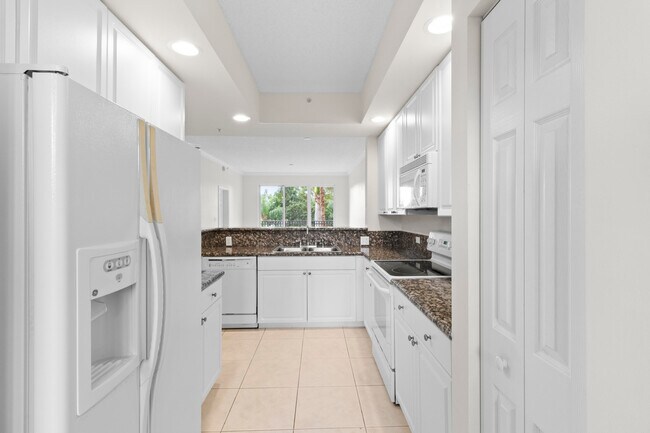 Building Photo - 26 Royal Palm Way