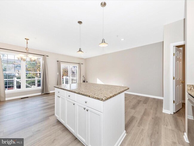 Building Photo - 2103 Paxton Terrace