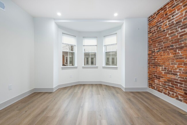 Building Photo - Welcome home to this newly renovated porch...