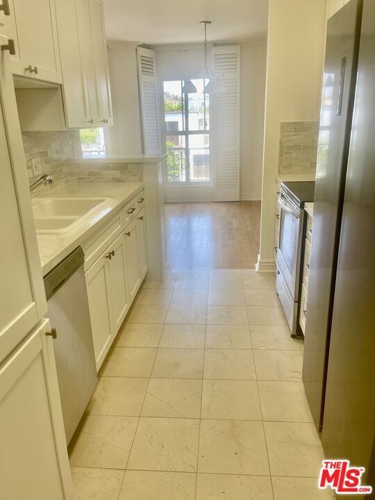 Building Photo - 1097 S Bedford Dr